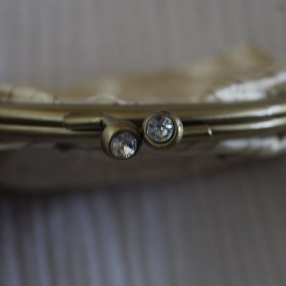 Jenny Packham Boudoir Kiss Lock Clasp Satin Coin Purse - Picture 4 of 7